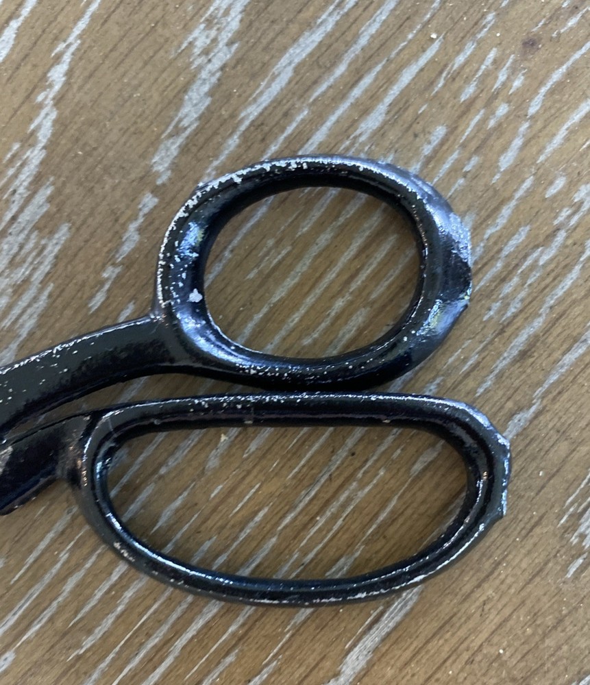 Vintage Black Handled Shears Scissors 7 inches