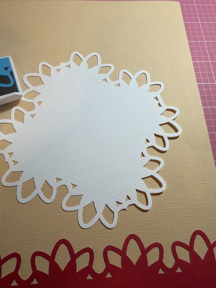 Creative Memories PETAL FRAME/BORDER Punch - MINT No Box!