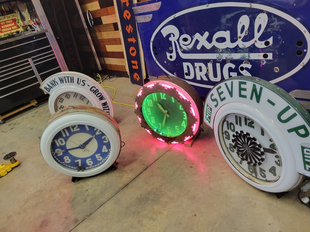 ENCC CLEAVLAND Neon Clock Aztec Original