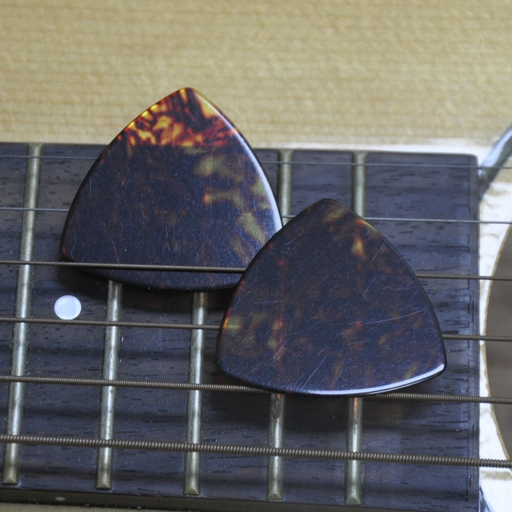 100pcs Brown Tortoise 0.71mm Medium Big Rounded Triangle Celluloid Guitar Picks