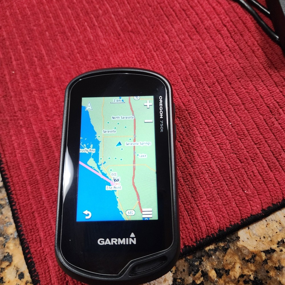 Garmin GPS 750t (immaculate condition) **see pics**.