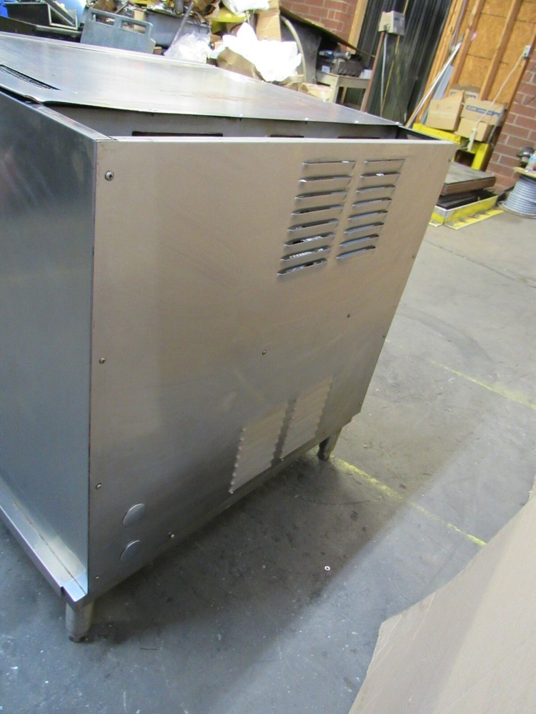 MARKET FORGE ELECTRIC CONVECTION OVEN 460V 3 PH *MISSING RACK BRACKET*