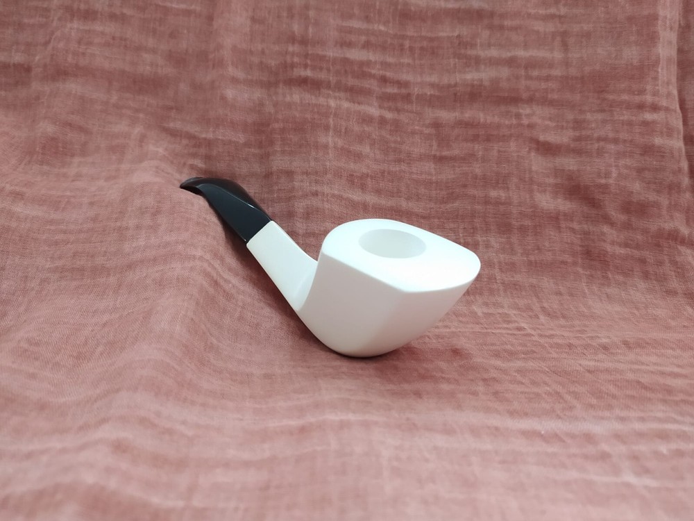 Free Hand Meerschaum Pipe with Fitted Case