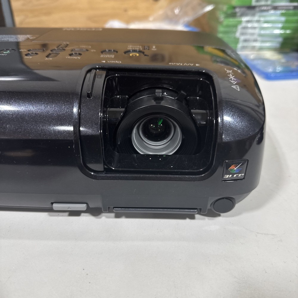 Epson EX50 3LCD multimedia projector With Bag