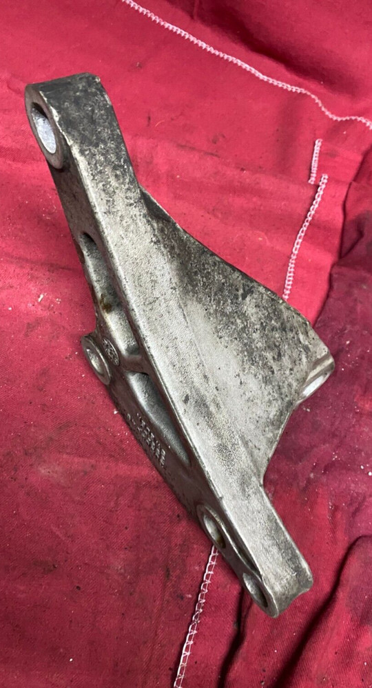 RH REAR Engine MOTOR MOUNT BRACKET 20505049, Volvo