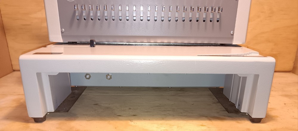 GBC CombBind C800PRO Electric Binding Machine, Binds 500 Sheets, Punches 25