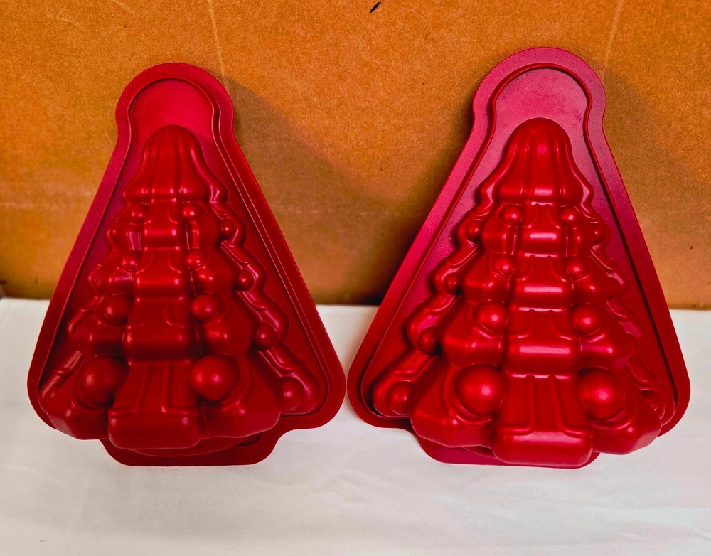 Christmas Tree 2 Piece Silicone Cake Mold with Baking/Cooling Racks