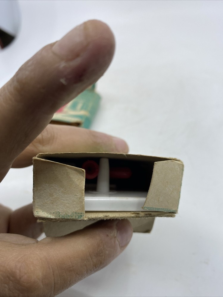 Vintage Plastic Hexe Automatic Needle Threader with Instructions Antique