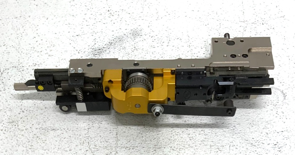 Deluxe Stitcher ISP G8WAHD241/2 G8 Sewing Wire Stitching Head Side-Feed Design