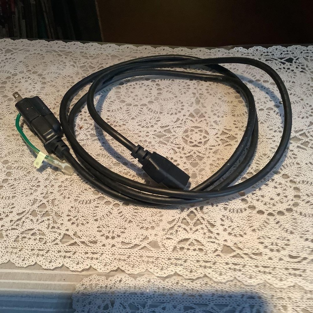 AKAI MPC2000XL sampler