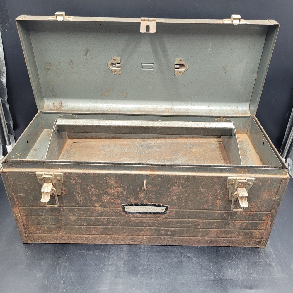 Vintage Craftsman Crown Logo Toolbox w/ Tray (Rusted Bottom)