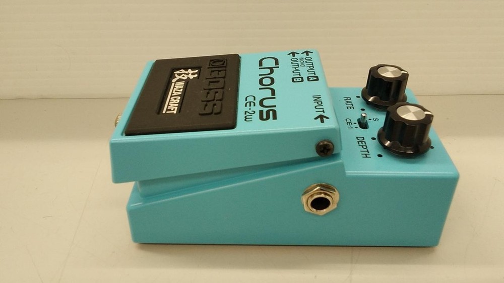 Boss Ce-2W Effector