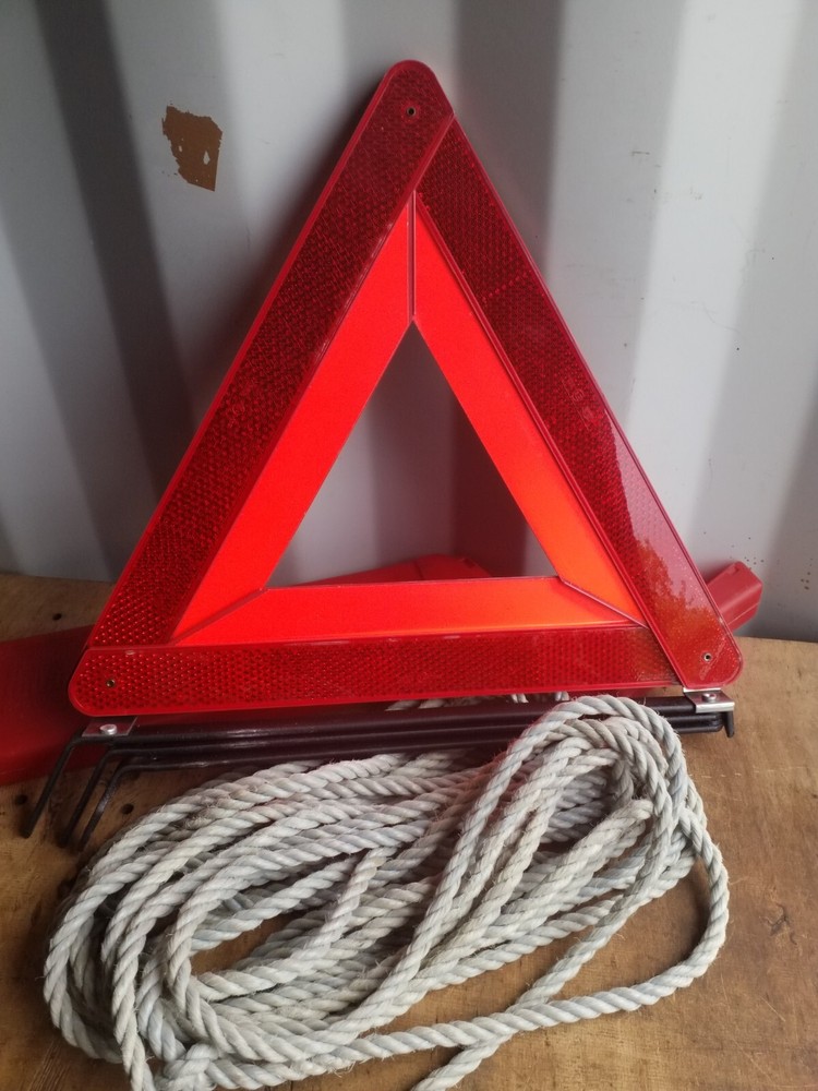 Car Warning Triangle Emergency Breakdown Reflective Foldable Sign Tow Rope