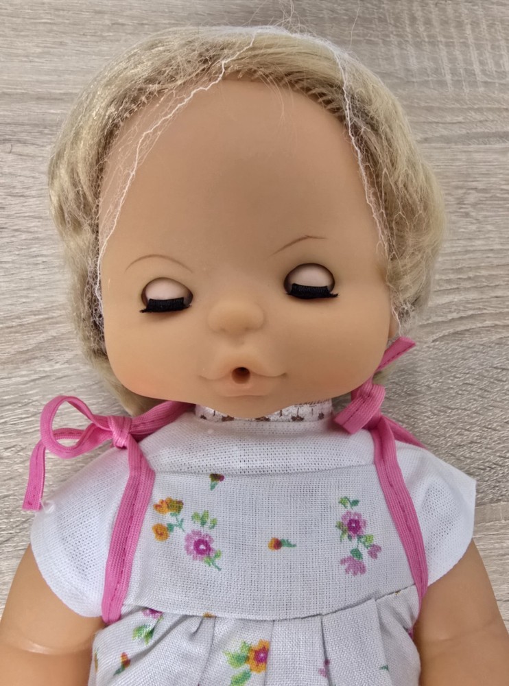 Vinyl doll, 37 cm, sleeping eyes, drinking and wetting function, vintage