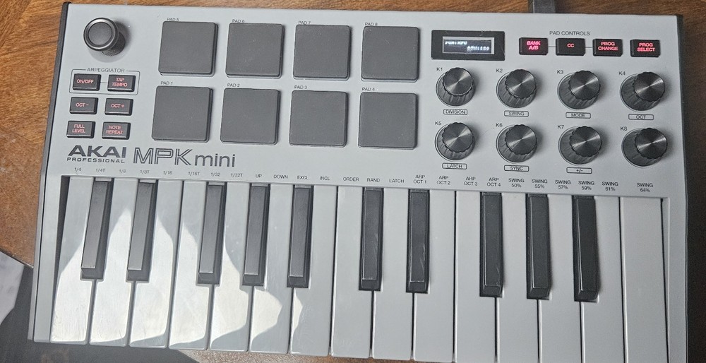 Akai MPK mini 25-Key MIDI Keyboard Controller Arpeggiator Pad Controls