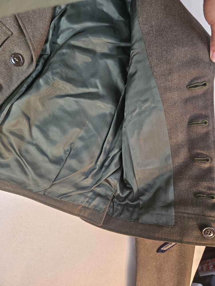 WW2 US Army Ike uniform jacket Ike Jacket with pins & patches