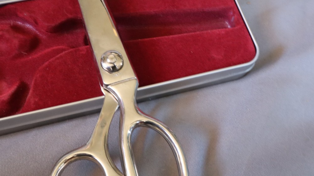 Gingher 7.5" Pinking Shears with Tin Case L