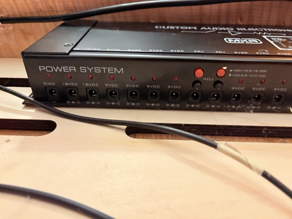 Custom 16 power channel pedal board