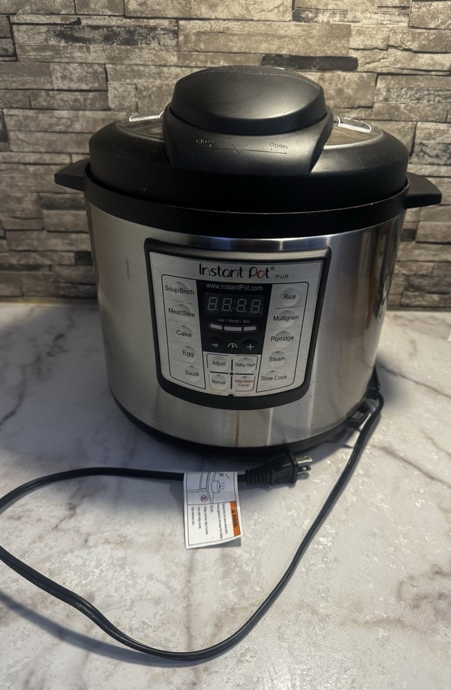 Instant Pot Duo Plus 9-in-1 Multi-Use Programmable Pressure Cooker