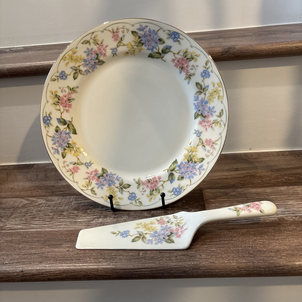 Andrea by Sadek: Karen Cake Plate and Server