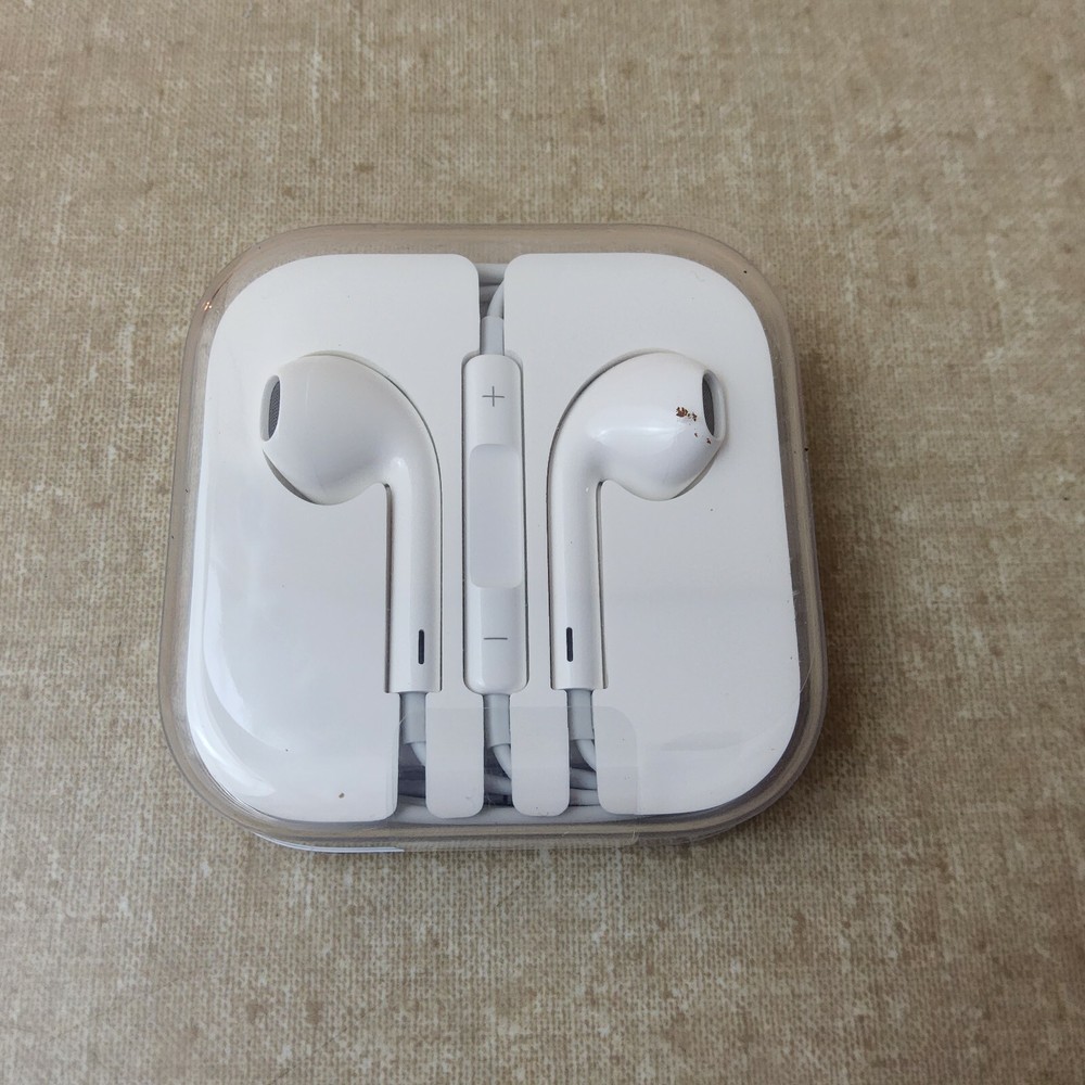 I Phone 6 Apple Earbuds New