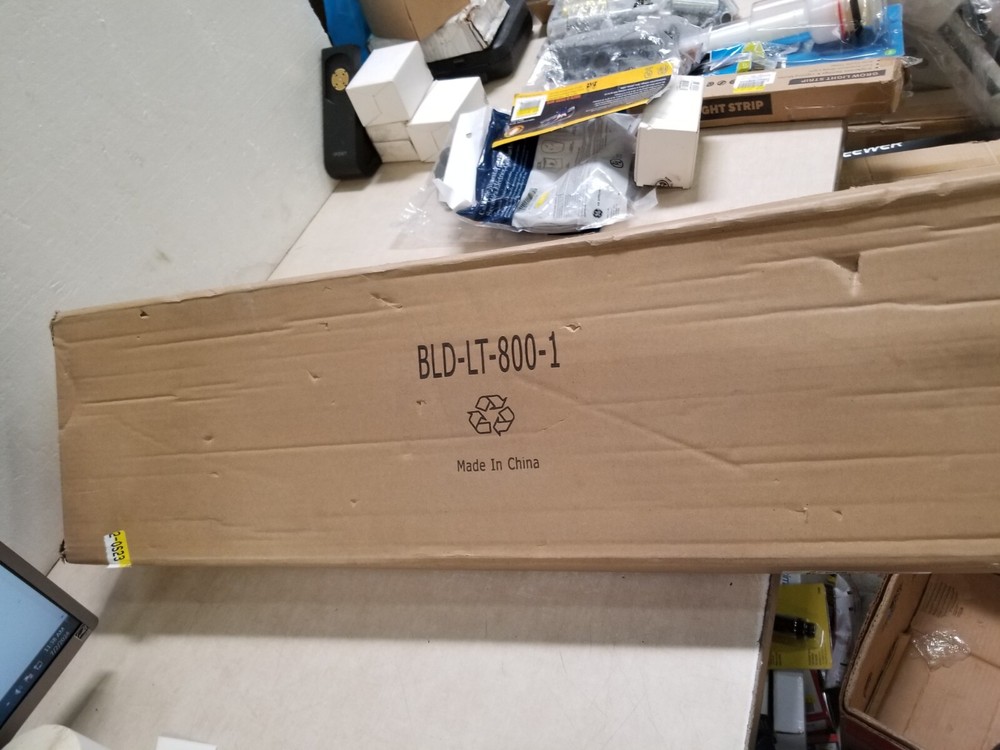 BLADE LITE 800 RETRACTABLE BANNER STAND 33.50"