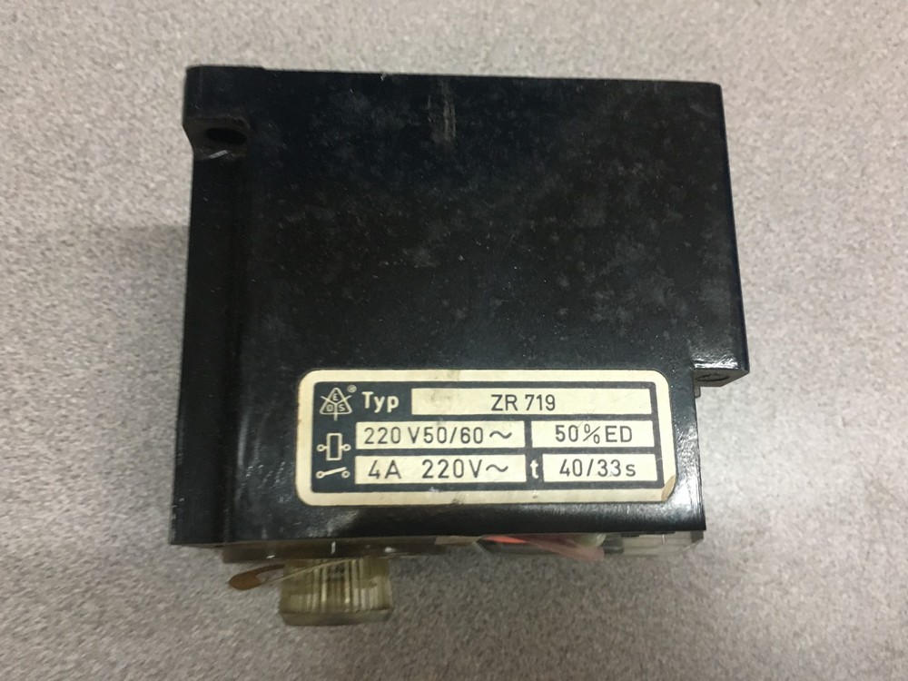 NEW NO BOX DOLD ZR719