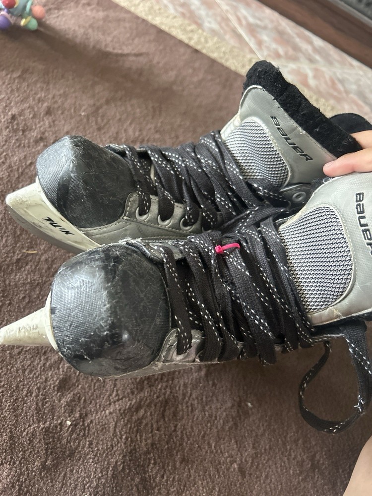 Bauer 4d / US 5 size ice hockey skates