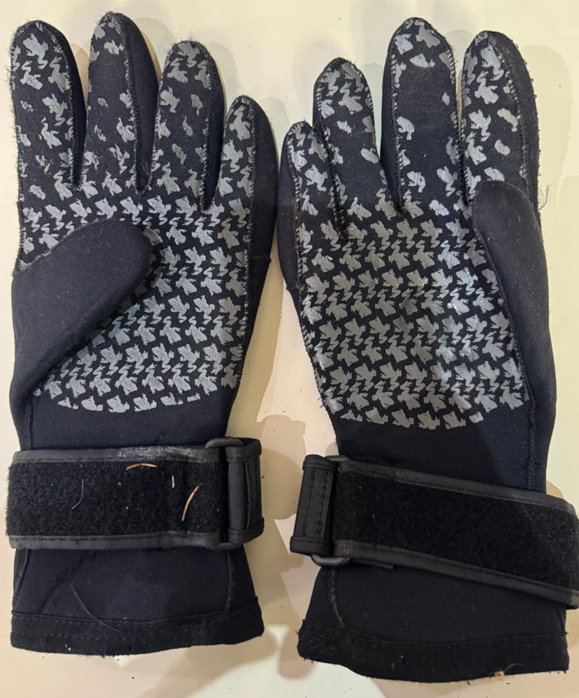 Akona 5mm Neoprene Gloves Medium Used