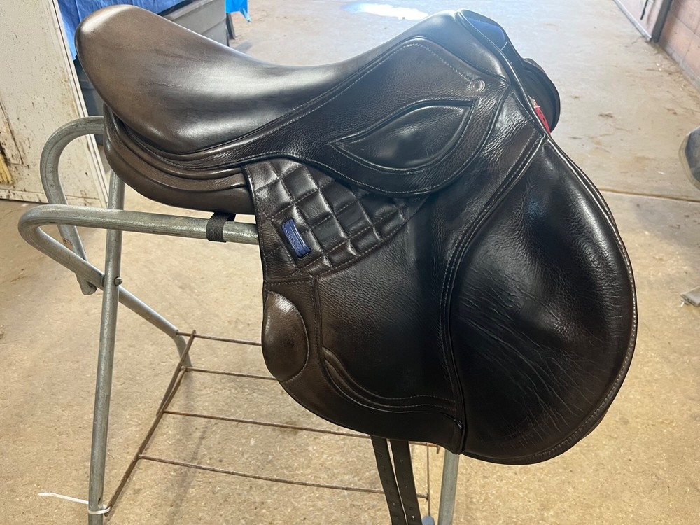 custom jump saddle