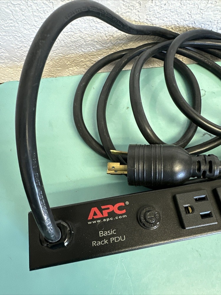 Schneider Electric APC Basic Rack PDU AP9551