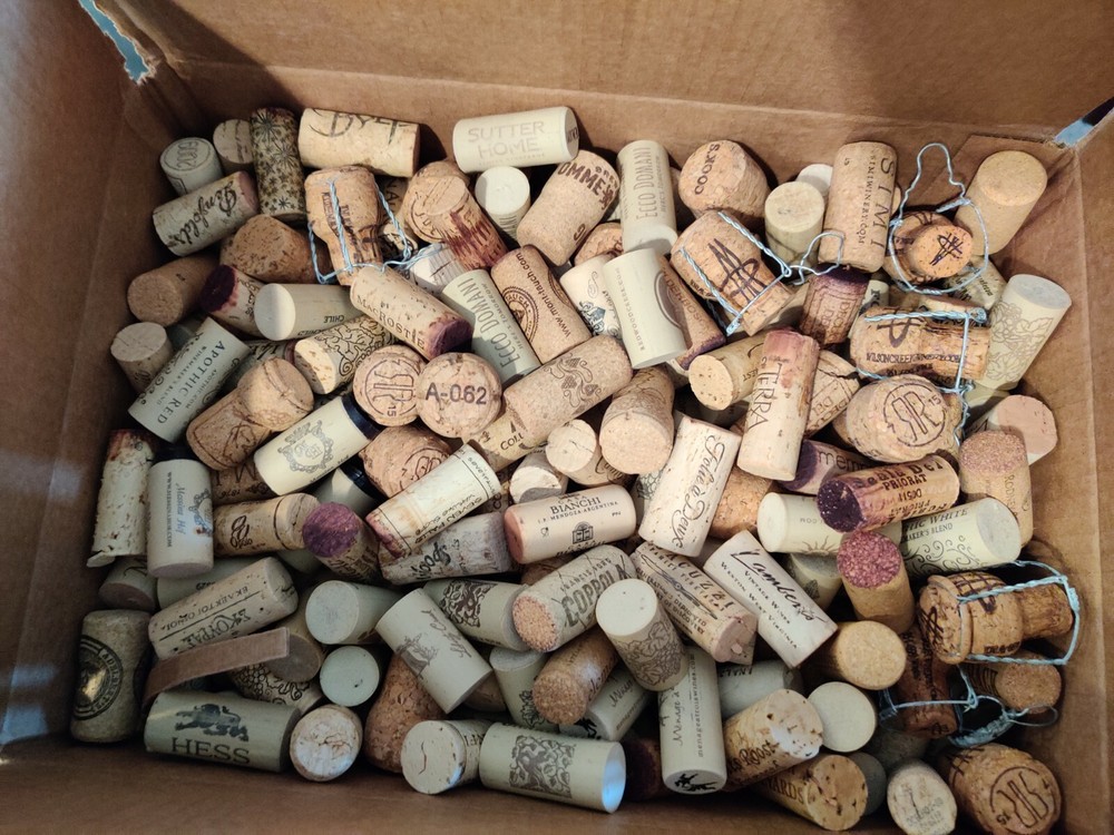 2.75 lbs Corks Mixed, (wine and champagne) Used