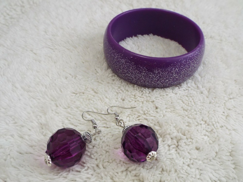 Purple Plastic Bangle Bracelet + Bead Pierced Earrings (A8)