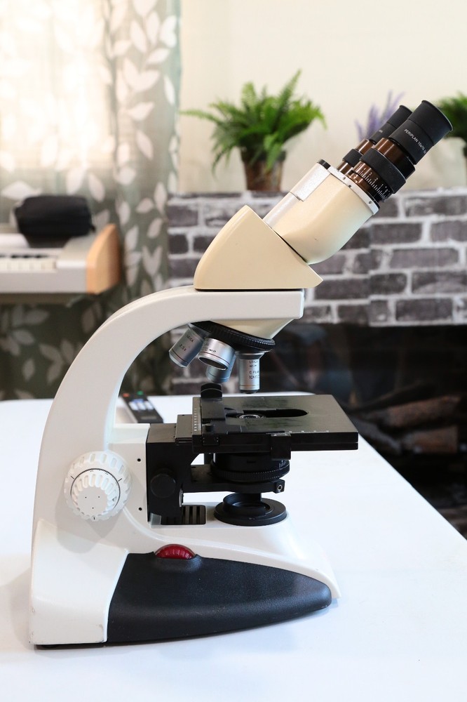 Leica DME Biological Microscope with C PLAN & N PLAN Objectives 2.5x/4x/10x/40x