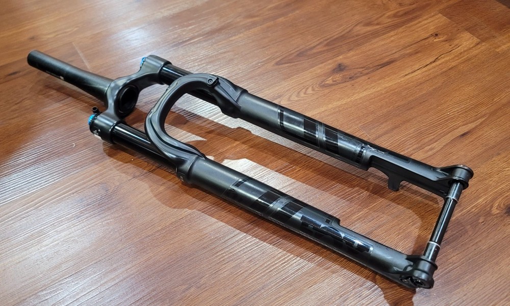 Fox Fork 32 Step-Cast Performance Float Grip 29 100Mm 15X110Mm Black 910-30-310