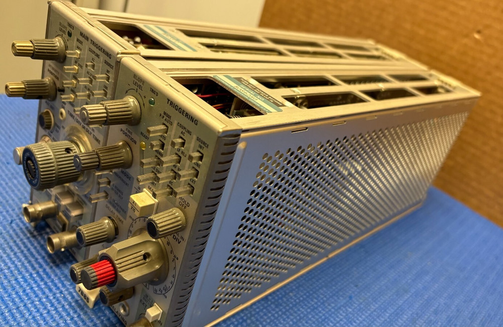 Tektronix 7B92 DUAL TIME BASE & 7B85 DELAYING TIME BASE MODULES