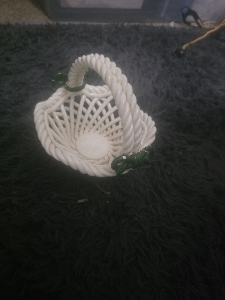 decorative woven porcelain baskets varies: