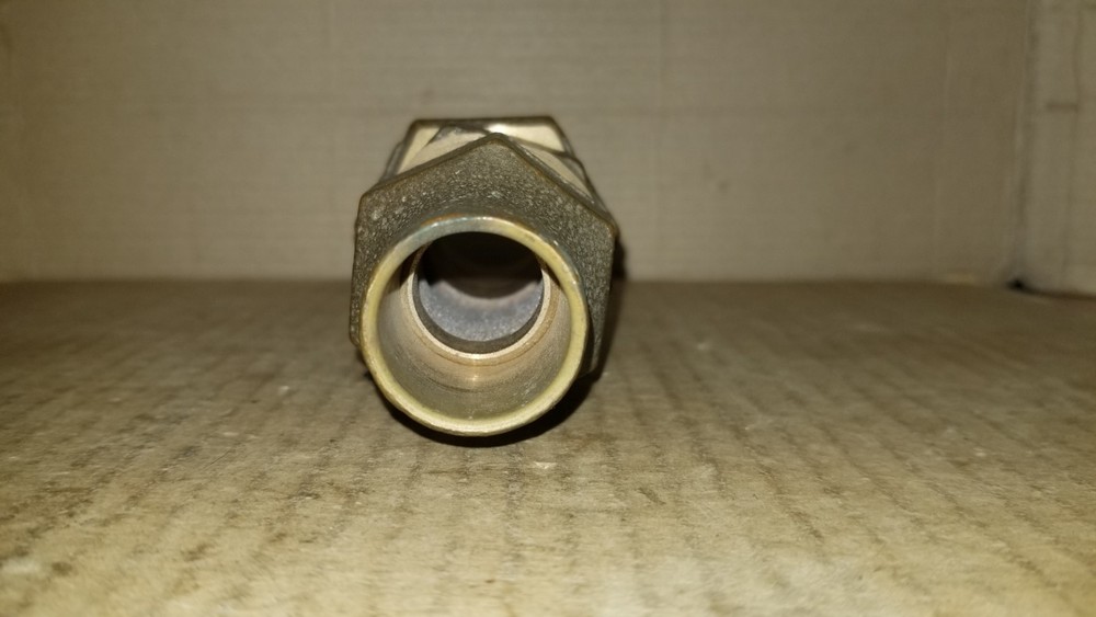 Mueller Straight Coupling with threaded Copper Flare Nut