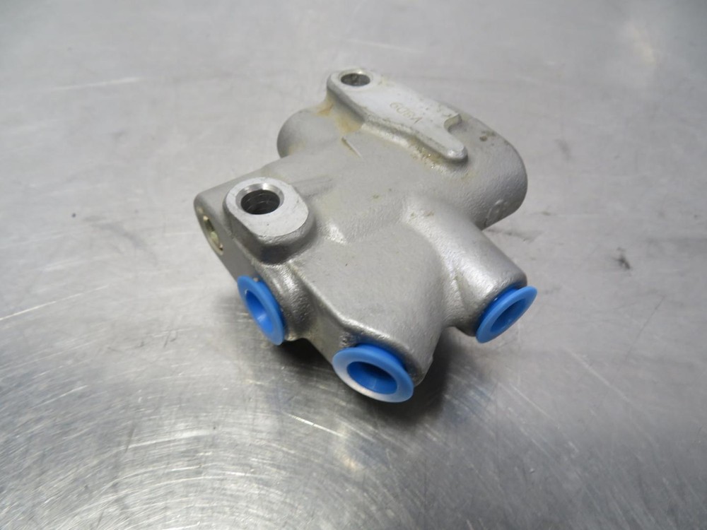 EB979 2006 06 HONDA VFR 800 INTERCEPTOR PROPORTIONING CONTROL VALVE
