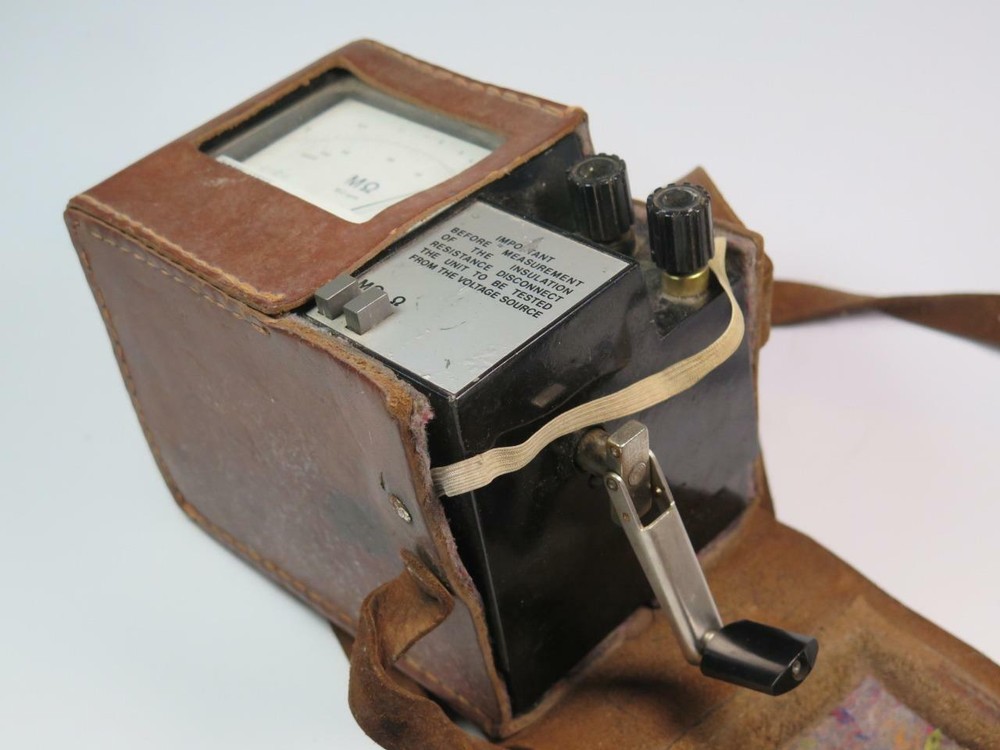 VINTAGE ROBIN M500 Megohm Resistance Tester Original Leather Case UNTESTED