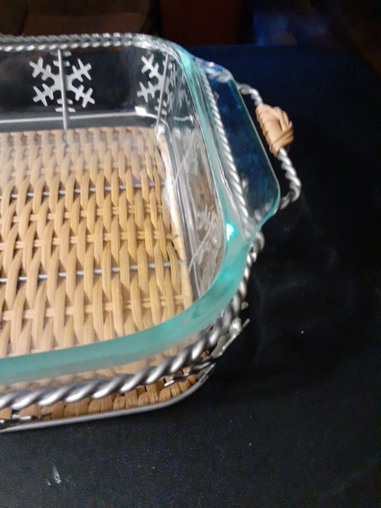 Pyrex Holiday Snowflake Baking Dish With Counter Oven Rest -Never Used