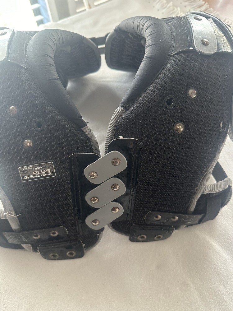 Hamlet and shoulder pads football Size small