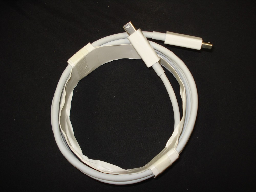 OEM Genuine Apple  6' (2m) Thunderbolt 2 Cable A1410 MD861LL/A  (open box)
