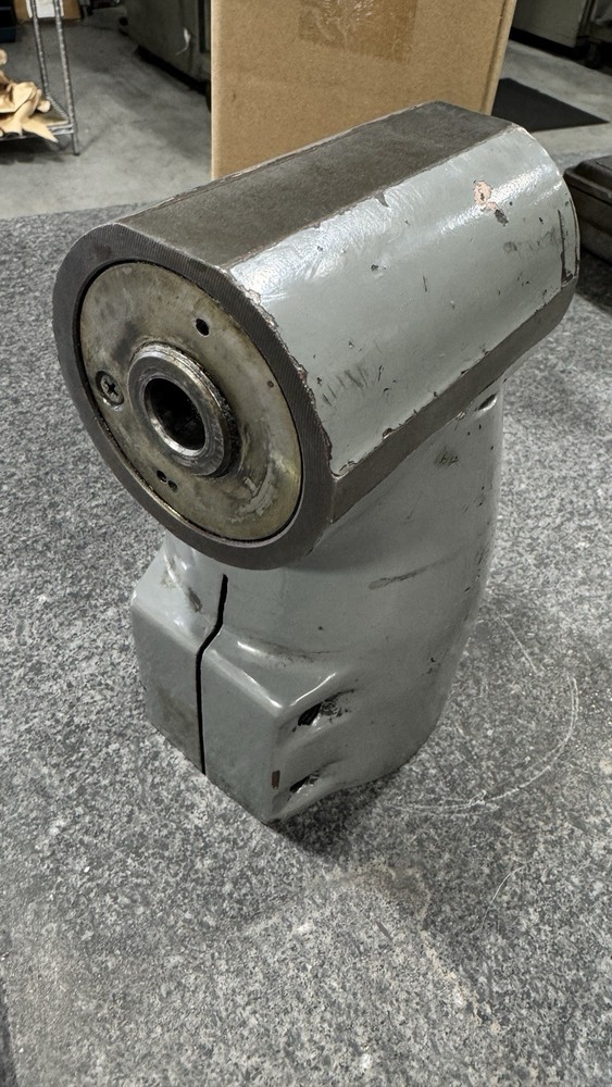 BRIDGEPORT R8 RIGHT ANGLE MILLING MACHINE ATTACHMENT