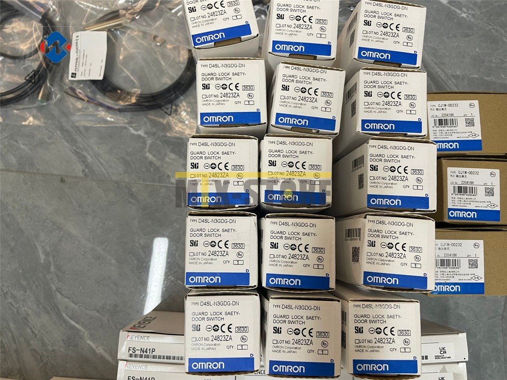 1PCS NEW BRAND OMRON safety door switch D4SL-N3GDG-DN