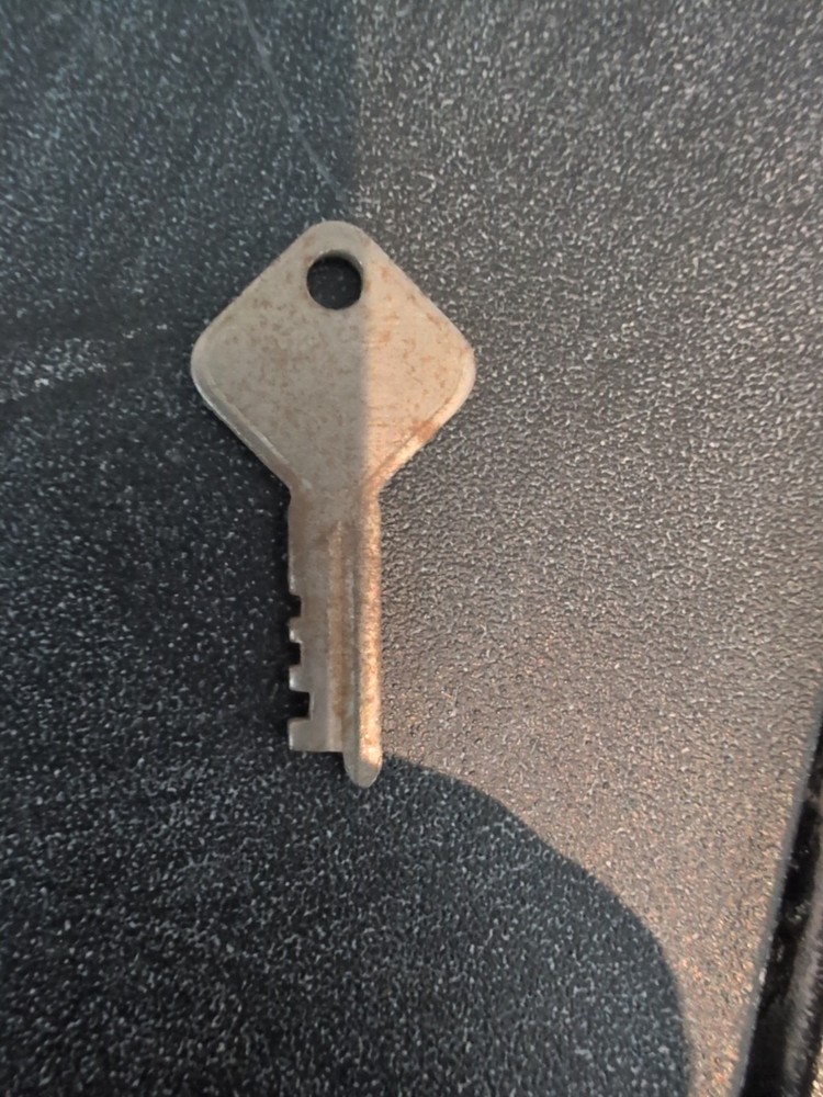 Eagle Lock Key Luggage Case Steamer