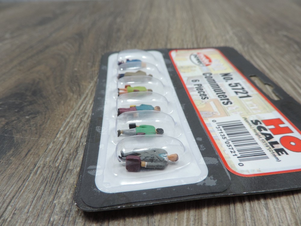 Model Power Commuters Figures 6 Pieces No. 5721 HO