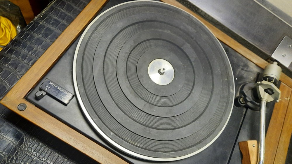 Hitachi Turntable Model PS-10