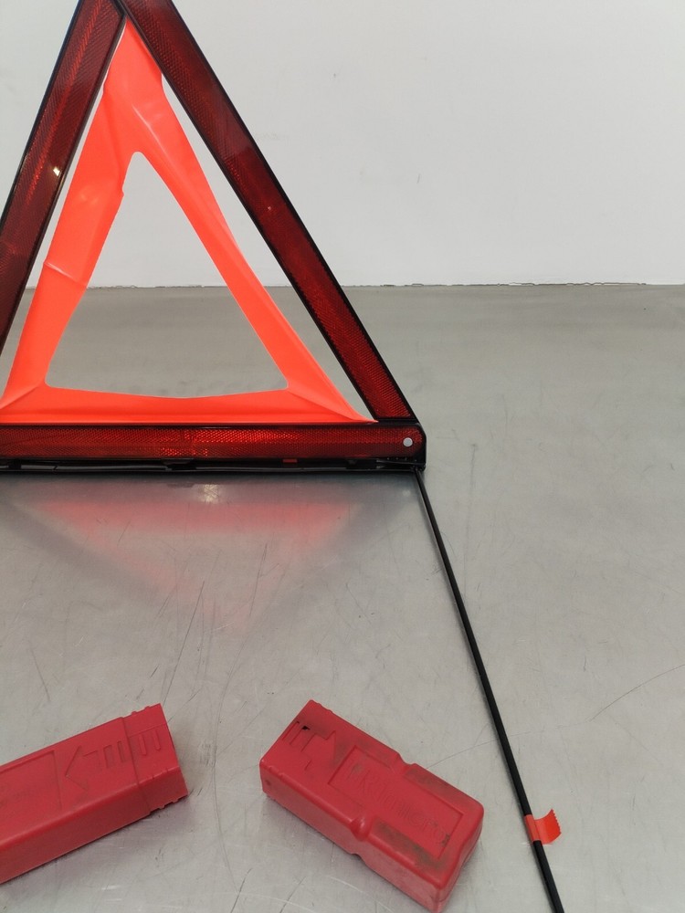 AUDI A3 A4 EMERGENCY HAZARD WARNING TRIANGLE 8K0860251