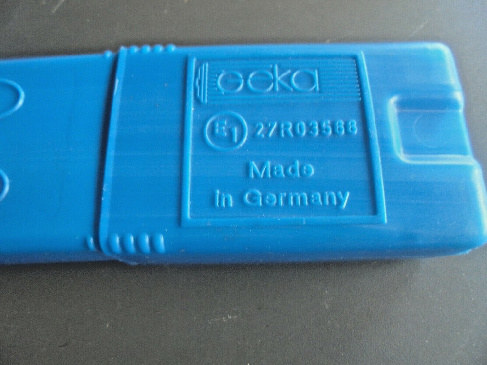 EMERGENCY WARNING TRIANGLE WITH A CASE,PLUS A HIGH VISIBILITY VEST